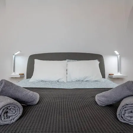 Newly Renovated Flat In Historic Center Апартаменты