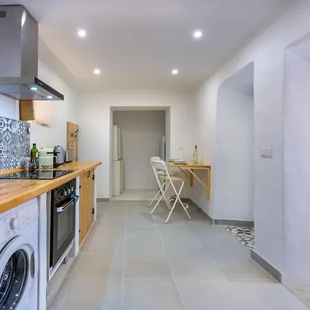 Newly Renovated Flat In Historic Center Апартаменты Лагуш